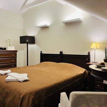 Hotel Monte Pacis In Pazaislis Kaunas Esterno foto
