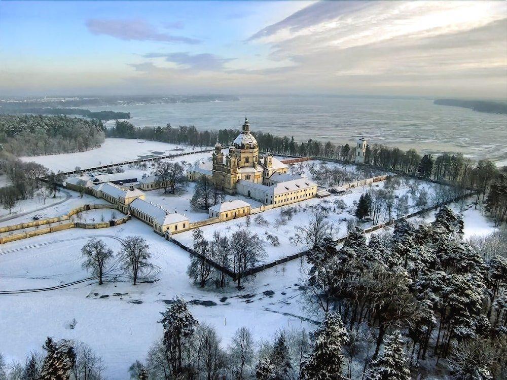 Hotel Monte Pacis In Pazaislis Kaunas Esterno foto