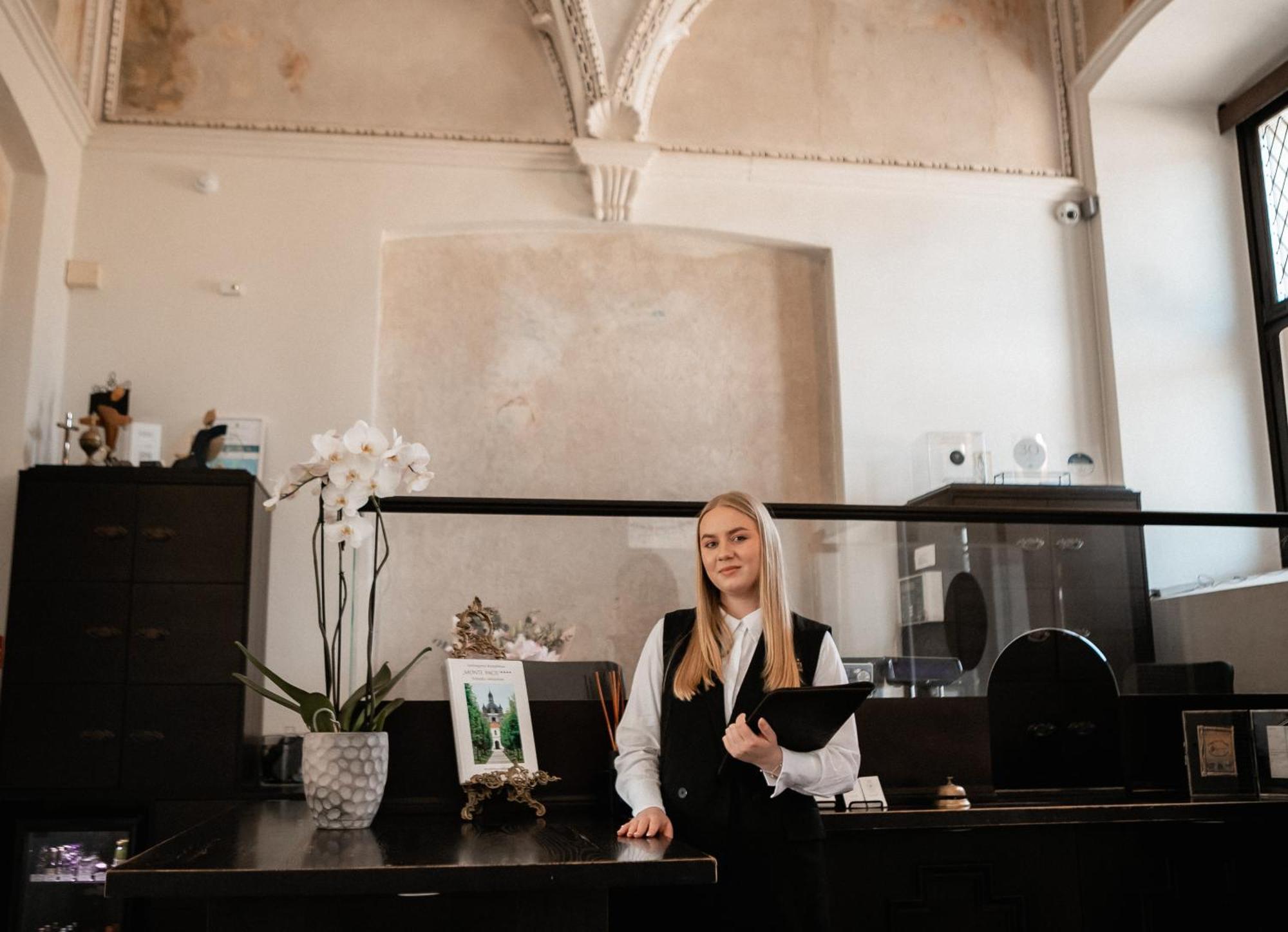Hotel Monte Pacis In Pazaislis Kaunas Esterno foto