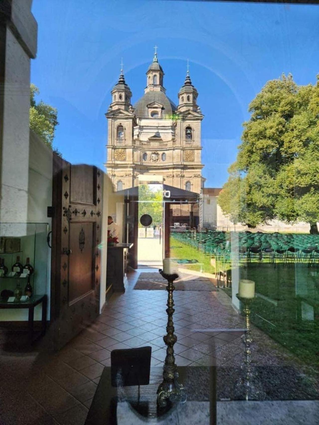 Hotel Monte Pacis In Pazaislis Kaunas Esterno foto