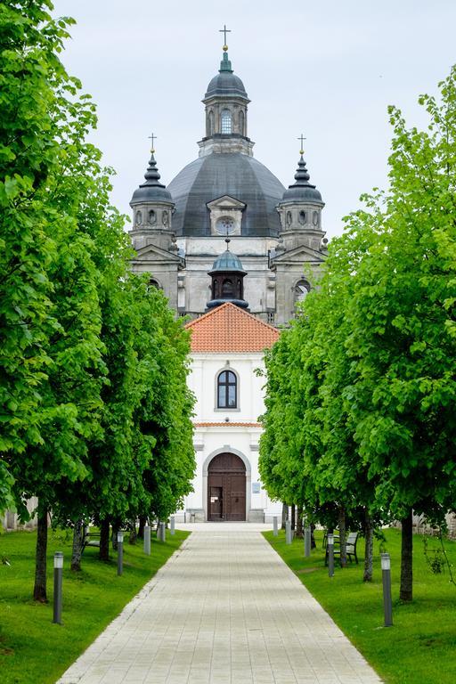 Hotel Monte Pacis In Pazaislis Kaunas Esterno foto